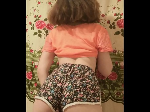 ❤️ سیکسی نوجوان بیب کیمرے پر اپنی شارٹس اتار رہی ہے۔ ☑ مقعد فحش